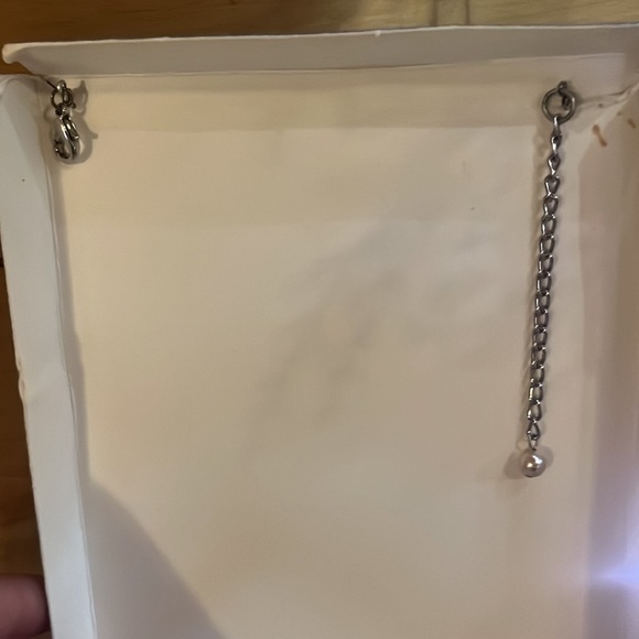 Versai Pearl Necklace - Picture 4 of 7